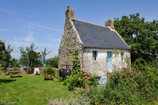 Former small fisherman house, now holiday cottage, in the village of Plomarch, Douarnenez, Finistere department, Brittany region, France