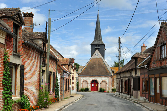 St-Martin church in the center of the village of Vannes-sur-Cosson in Sologne, Loiret department, Centre-Val de Loire region, France, Europe