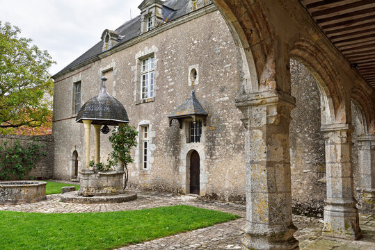Covered gallery, East wing and the well of the Chateau de Talcy, Loir-et-Cher department, Centre-Val de Loire region, France