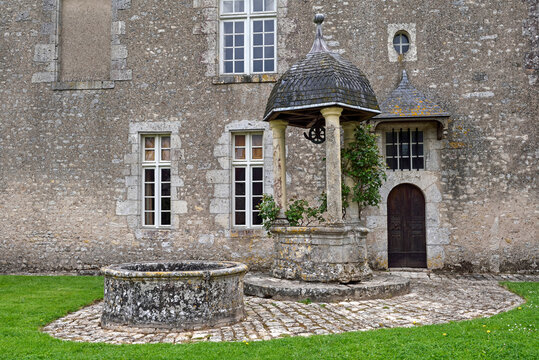 East wing and the well of the Chateau de Talcy, Loir-et-Cher department, Centre-Val de Loire, France