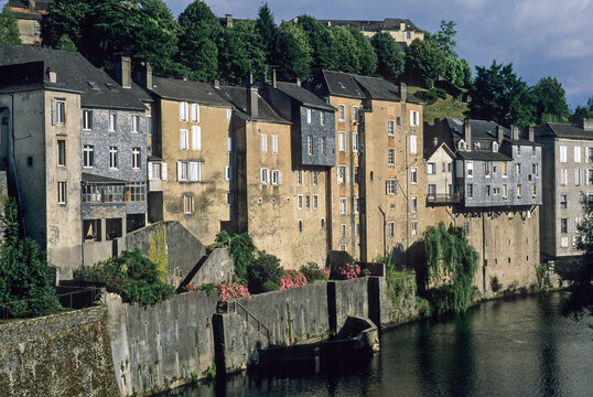 Houses along the gave d'Aspe (Aspe river) at Oloron-Sainte-Marie, Pyrenees-Atlantiques, Aquitaine, France