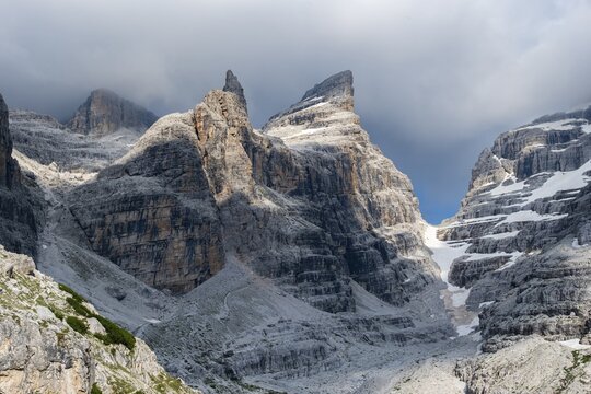 Mountain valley, Castelletto Superiore and Cima Sella peaks, back Scharte Bocca di Tuckett, dramatic atmosphere in the Brenta Mountains, Brenta, Brenta-Adamello Natural Park, Trentino, Italy
