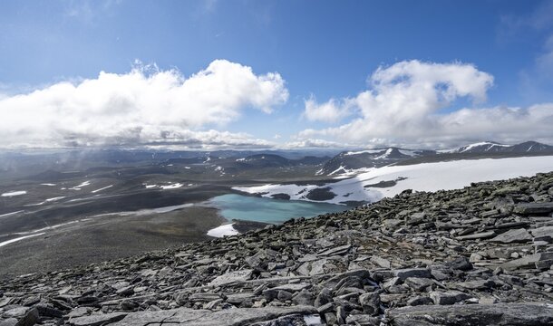 Tundra, Fjell, barren landscape with mountain lake, hike to Mount Sn&oslash;hetta, Dovrefjell National Park, Oppdal, Norway