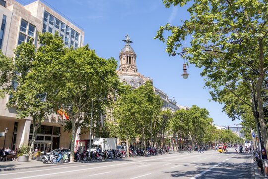 Building Edifici de la Uni&oacute; i el F&egrave;nix, Passeig de Gr&agrave;cia, Barcelona, Catalonia, Spain