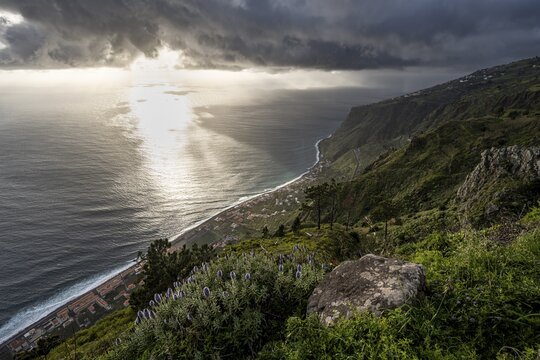 Evening mood, green coastal landscape at cliff, sea and coast, viewpoint Miradouro da Raposeira, Paul do Mar, Madeira, Portugal