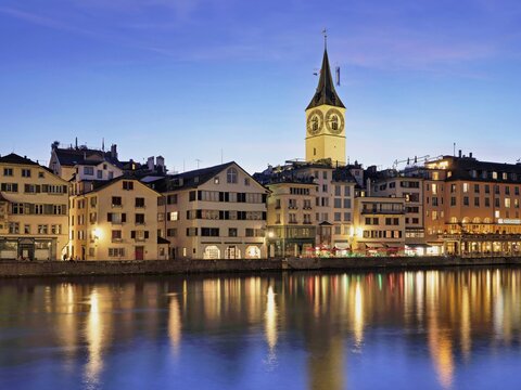 Church of St. Peter in the light of dusk on the Limmat, Old Town, Zurich, Canton Zurich, Switzerland