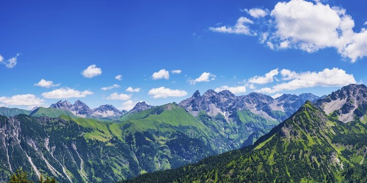 Panorama from Fellhorn, 2038m, to the Allg&auml;u main ridge, Allg&auml;u, Allg&auml;u Alps, Bavaria, Germany