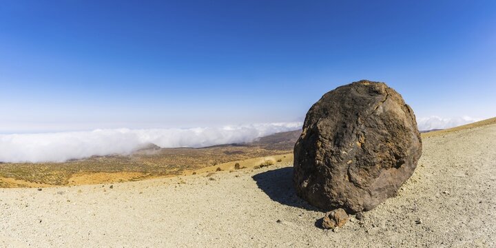 Lava balls, Teide eggs, Huevos del Teide, Montana Blanca, Picio del Teide, 3718m, Parque Nacional de las Ca&ntilde;adas del Teide, Teide National Park, UNESCO World Heritage, Tenerife, Canary Islands, Spain
