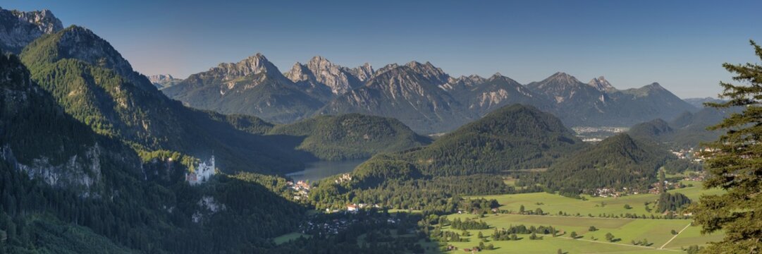 Neuschwanstein Castle, Hohenschwangau near F&uuml;ssen, Ostallg&auml;u, Allg&auml;u, Bavaria, Germany