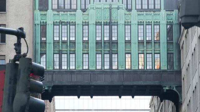 New York City Gimbels bridge, Manhattan Midtown, United States of America. Skybridge on Broadway, Herald Square, USA. Gimbels traverse on 6 avenue. Historic elevated walkway 1925, copper green patina.