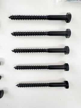 tornillos negros