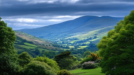 Obraz premium Green Hills Stretch Across the Irish Landscape Under a Cloudy Sky During the Day