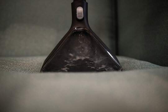 Wet vacuum cleaner nozzle cleaning sofa upholstery