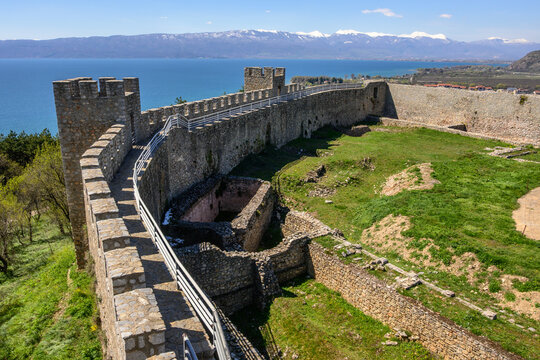An aerial perspective reveals the expansive stone walls and inner grounds of Samuel's Fortress, with the brilliant azure Lake Ohrid stretching into the distance.
