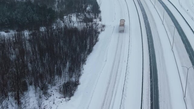 Traversing icy forest paths reveals robustness of cold distribution networks amidst winter adversities