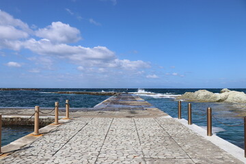 【青森県下北半島佐井村】天龍岩：仏ヶ浦は緑色凝灰岩がつくる大小さまざまな奇岩が集まり極楽浄土の景観
