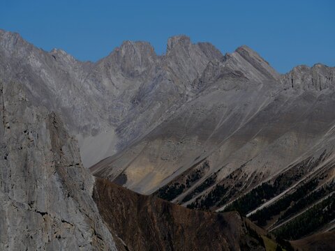 View towards Opal Range at the summit of Mount Roberta 