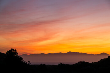 Obraz premium Bright Sunrise Over A Silhouette Of Santa Cruz Island