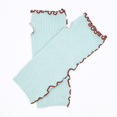 リブ素材のアームウォーマー白背景