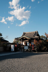 Fototapeta premium Traditional Japanese temple under blue sky in quiet courtyard