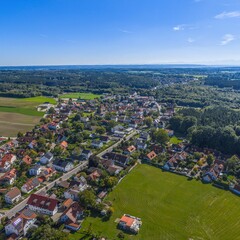 Ausblick auf die Gemeinde Geltendorf im oberbayerischen Kreis Landsberg am Lech