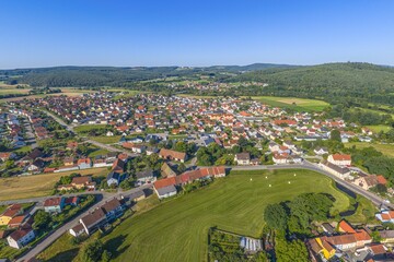 Ausblick von oben auf die Stadt Pfreimd im Naabtal im Oberpf&auml;lzer Kreis Schwandorf