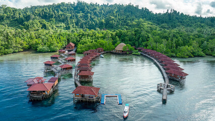 Papua New Guinea is an island country located in the southwestern Pacific. It comprises the eastern half of New Guinea and several small offshore islands. © mylasa