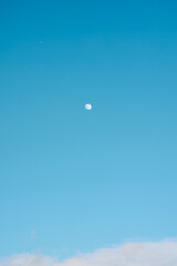【山形県山形市】青い空に浮かぶ月