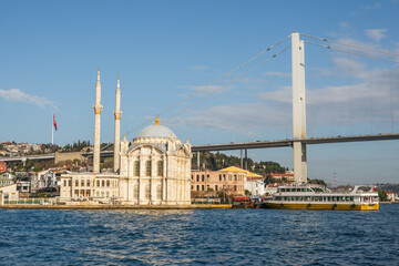 Obraz premium Ortakoy Mosque and Bosphorus Bridge in Istanbul