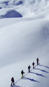 Skitouren Geher auf einer Skitour in der N&auml;he von Spl&uuml;gen, Schweiz