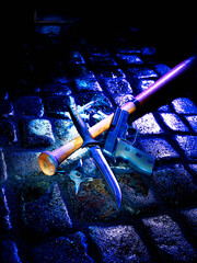 Waffen auf Kopfsteinpflaster, Gewalt, Terror