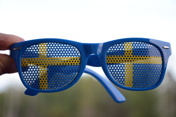 Mecz dzień meczowy reprezentacji Szwecji na stadionie narodowym kibic w okularach kibicujący swojej drużynie narodowej na hali 