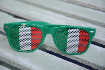 Mecz dzień meczowy reprezentacji Włoch na stadionie narodowym kibic w okularach kibicujący swojej drużynie narodowej na hali 