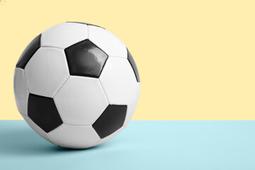 Naklejka premium Soccer ball on color background