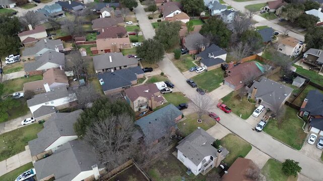 Blocks east of Cravens Park and Fish Creek corridor show repeating suburban backyard patterns and intersecting streets. Mixed roofing, scattered evergreens, dormant grass in Arlington, Texas