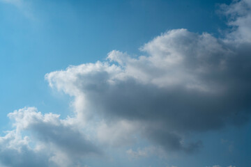 Obraz premium Beautiful clouds with blue sky background. Nature weather