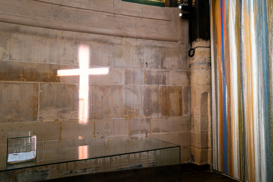 vue int&eacute;rieure de l'&eacute;glise catholique Saint Eustache &agrave; Paris en France