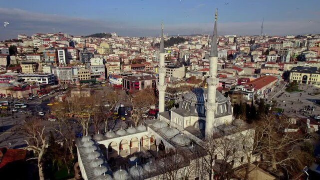 Aerial view of Yeni Valide Mosque area in &Uuml;sk&uuml;dar with pier connection and busy city traffic. Ottoman architecture, main roads and coastal transportation reflect Istanbul&rsquo;s daily urban life.