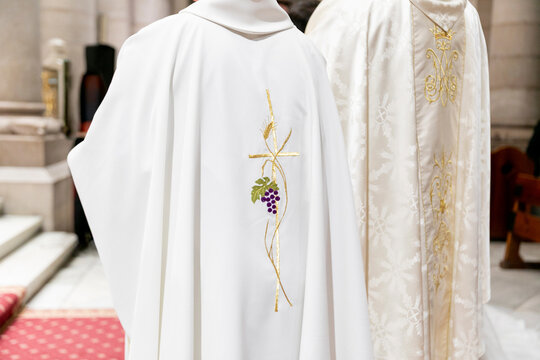 house of god, religiones, sacerdote, tradicional, sagrada, viejo, san, interiors, cat&oacute;lica, celebraciones, arte, vestuario, sagrado, bata, cura, papa, obispo