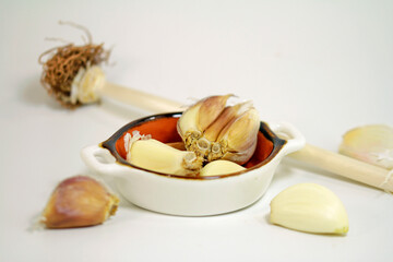 garlic cloves in a bowl