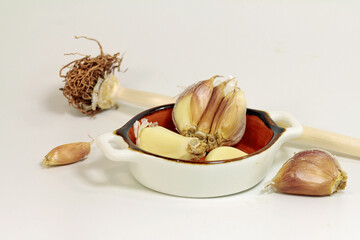 garlic cloves in a bowl