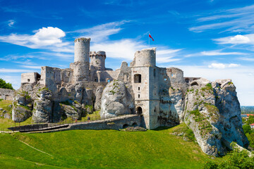 Ogrodzieniec ruins of a medieval castle. Czestochowa region, Poland © proslgn