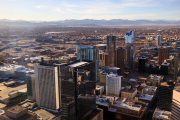 Obraz premium Aerial view of downtown Denver and mountains