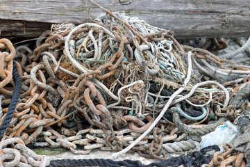 Rusty chains tangled with old marine ropes © frrlbt