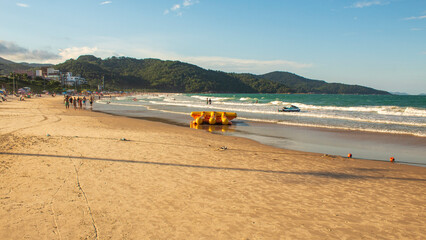 banana boat Praia Grande cidade de Governador Celso Ramos Santa Catarina Brasil regi&atilde;o da Grande Florianopolis