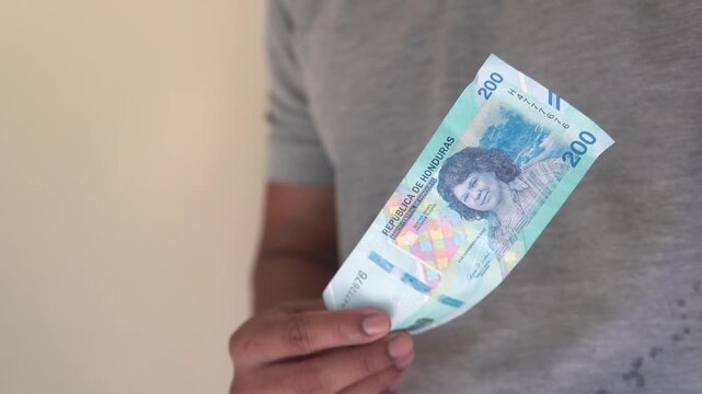 Hand holding a new 200 honduran lempiras banknote