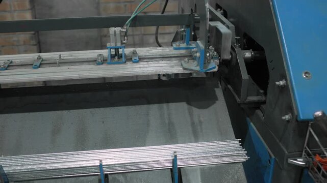 Machine for making or cutting metal rods. Mesh production. Metal wire, preparation and production. Metallurgy.