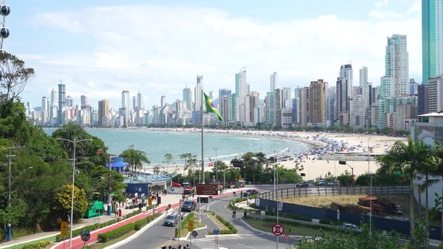 Balne&aacute;rio Cambori&uacute;: Beachfront skyline buzzes with vibrant energy