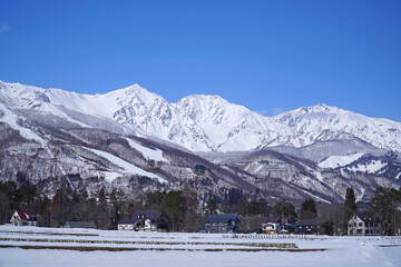 雪景色の白馬村と北アルプス © sunftaka77