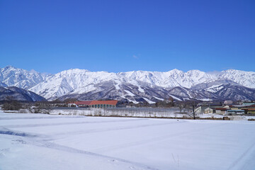 雪景色の白馬村と北アルプス © sunftaka77